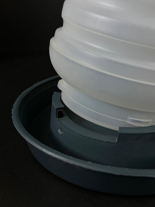 Hopeland Plastic Poultry Drinker 1ltr – Compact Hanging Waterer