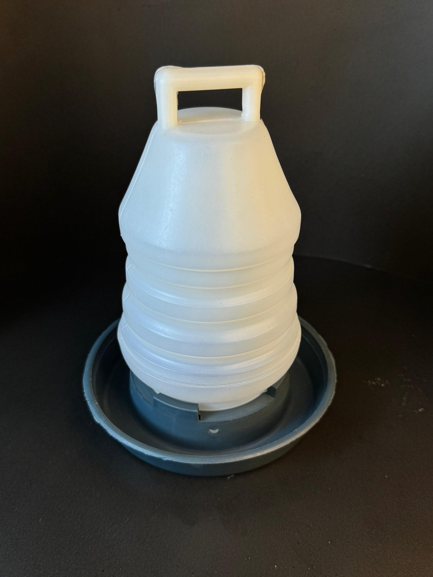 Hopeland Plastic Poultry Drinker 1ltr – Compact Hanging Waterer