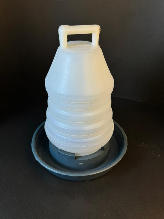 Hopeland Plastic Poultry Drinker 1ltr – Compact Hanging Waterer