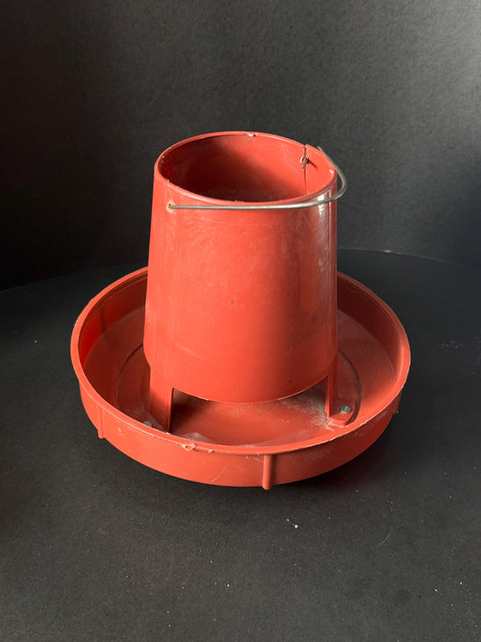 Hopeland Poultry Feeder – Red (Hanging/Barn Use)